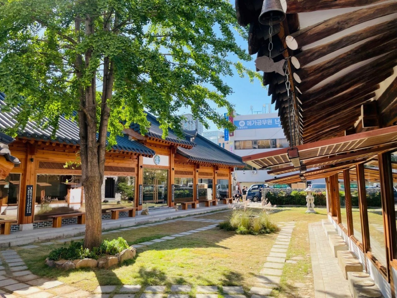 스타벅스 종로고택점 이미지 3