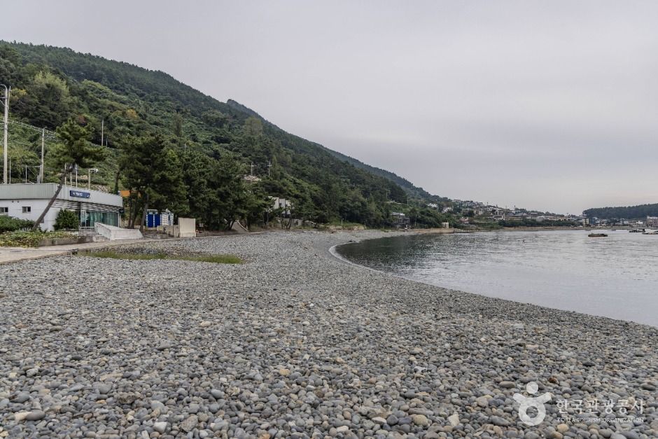 남해 선구몽돌해변 이미지 4