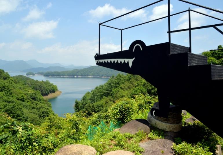 충주 악어봉 전망대, 악어섬 이미지 2