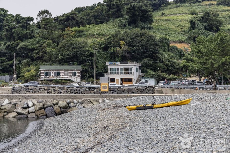 남해 선구몽돌해변 이미지 6