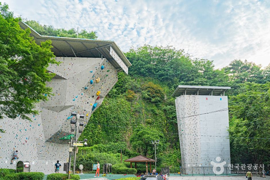 서울 응봉산 암벽등반공원 이미지 2