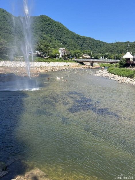 용대 매바위 인공폭포 이미지 3